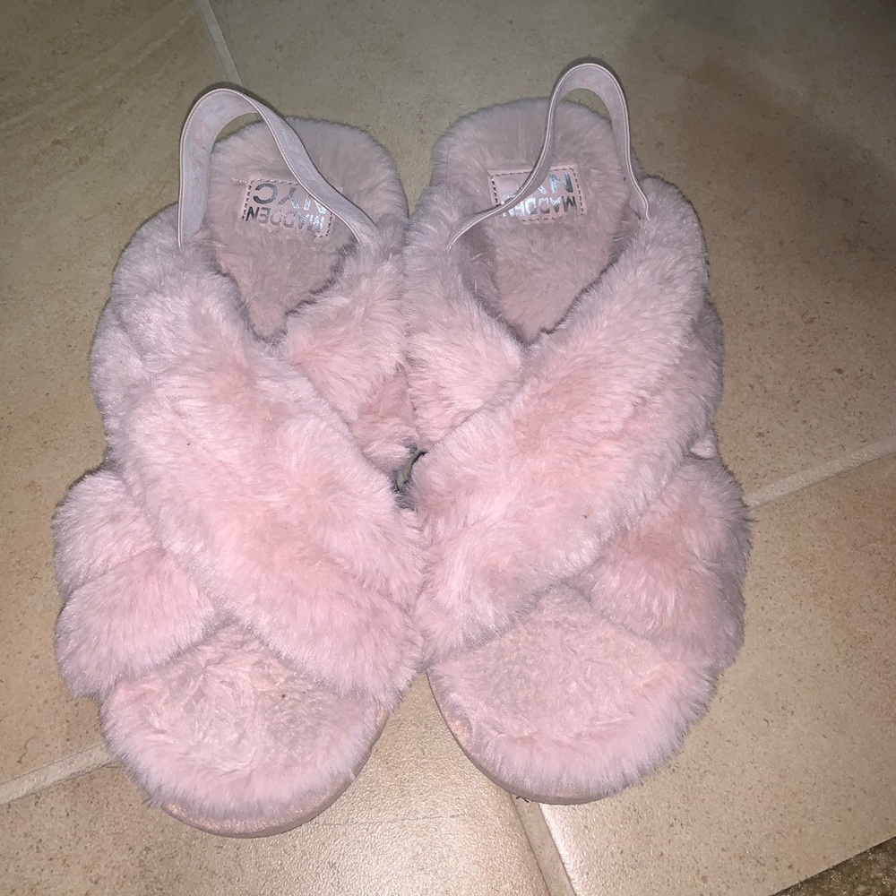 Womens Fuzzy Slippers - Picture 1 of 4
